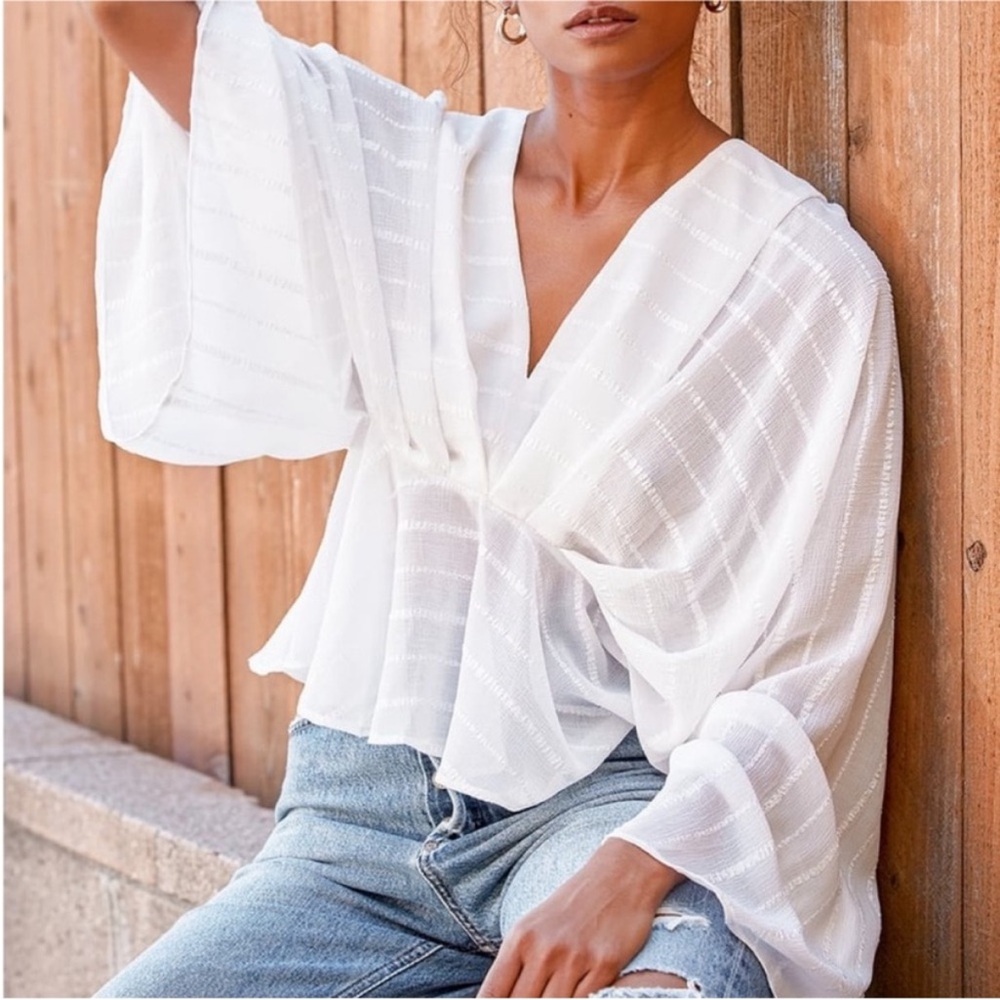 Lulu's White Bat Wing Blouse NWT - Picture 10 of 11